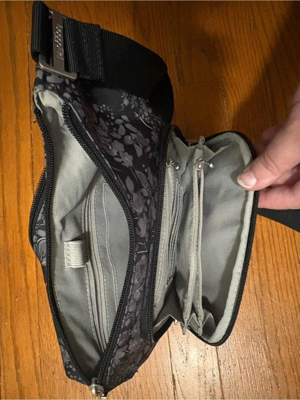 Baggallini Black and Gray Floral Print Crossbody Bag - Picture 5 of 7